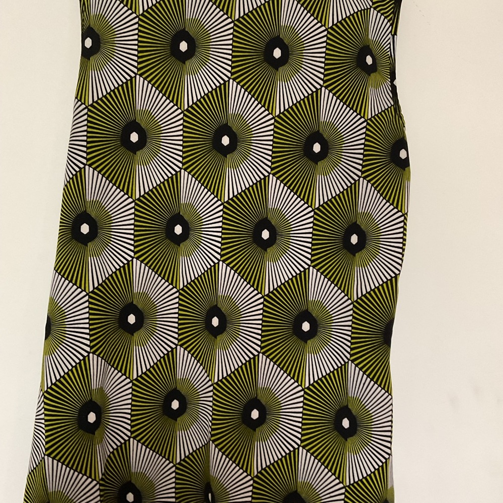 Geometric Olive Green & White blouse size S short sleeve